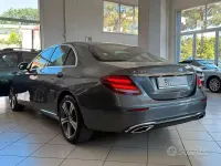 Usata Mercedes E350 Premium 258 CV (189 kW) 2018 Grigio montagna Berlina
