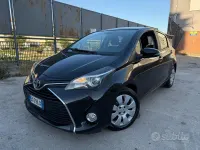 Usata Toyota Yaris 90 CV (66 kW) 2015 Nero Utilitaria
