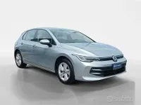 Usata VW Golf VIII Life 116 CV (85 kW) 2025 Grigio Berlina