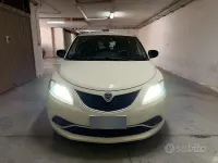 Usata Lancia Ypsilon Gold 69 CV (50 kW) 2018 Marrone Utilitaria
