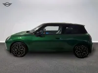 Nuova Mini Cooper SE Favoured 160 kW (218 CV) 2026 Verde Utilitaria