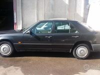 Usata Mercedes 190 105 CV (77 kW) 1988 Grigio Berlina
