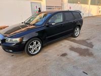 Usata Volvo V50 Momentum 109 CV (80 kW) 2007 Nero Station wagon