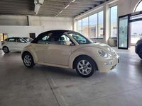 Usata VW New Beetle 75 CV (55 kW) 2005 Pastello Utilitaria