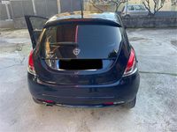 Usado Lancia Ypsilon 95 CV (69 kW) 2017 Azul Utilitario
