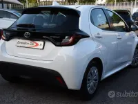 Usata Toyota Yaris Hybrid Business Edition 92 CV (67 kW) 2020 Bianco Berlina