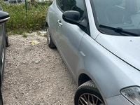 Usata Lancia Ypsilon Silver 69 CV (50 kW) 2017 Grigio Utilitaria