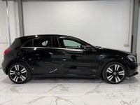 Usata Mercedes A180 109 CV (80 kW) 2017 Nero Berlina