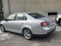 Usata VW Jetta 105 CV (77 kW) 2005 Grigio Berlina