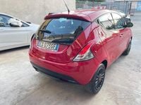Usata Lancia Ypsilon 69 CV (50 kW) 2015 Rosso Utilitaria
