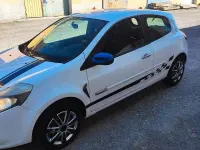 Gebraucht Renault Clio II 85 PS (62 kW) 2009 Weiß Limousine