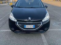 Usata Peugeot 208 Allure 82 CV (60 kW) 2014 Nero Utilitaria