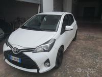 Usata Toyota Yaris 101 CV (74 kW) 2014 Bianco Utilitaria