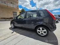 Usata Ford Fiesta 68 CV (50 kW) 2007 Grigio Utilitaria