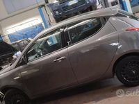 Usata Lancia Ypsilon 95 CV (69 kW) 2015 Grigio Utilitaria