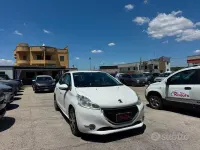 Usata Peugeot 208 S 68 CV (50 kW) 2013 Bianco Utilitaria