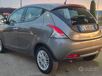 Usata Lancia Ypsilon Silver 69 CV (50 kW) 2016 Grigio Utilitaria