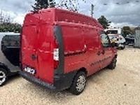 Begagnad Fiat Doblò 76 HK (55 kW) 2004 Röd Minibuss
