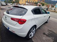 Usata Alfa Romeo Giulietta Distinctive 120 CV (88 kW) 2011 Bianco Utilitaria