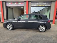Usata VW Golf VIII 150 CV (110 kW) 2022 Grigio urano Berlina