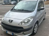 Usata Peugeot 1007 73 CV (53 kW) 2005 Argento Monovolume