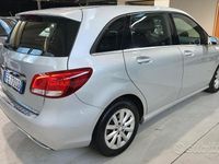 Usata Mercedes B180 109 CV (80 kW) 2016 Grigio Monovolume