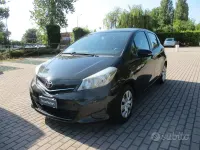 Usata Toyota Yaris Active 69 CV (50 kW) 2012 Nero Utilitaria
