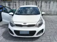Usata Kia Rio 75 CV (55 kW) 2011 Bianco Berlina