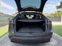 Usata Tesla Model Y 189 kW (258 CV) 2023 Grigio SUV