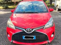 Usata Toyota Yaris Lounge 99 CV (72 kW) 2016 Rosso Berlina