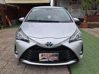 Usata Toyota Yaris Hybrid Active 73 CV (53 kW) 2019 Argento Berlina