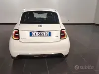 Używany Fiat 500e La Prima 42 kW (58 KM) 2025 Biały Sedan/Limuzyna