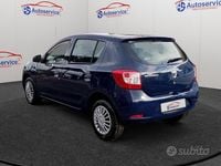 Usata Dacia Sandero Lauréate 75 CV (55 kW) 2015 Blu Berlina
