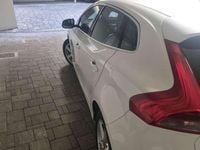 Usata Volvo V40 Momentum 114 CV (83 kW) 2012 Bianco Utilitaria