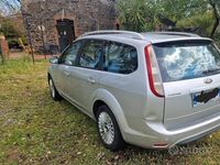 Begagnad Ford Focus Titanium 109 HK (80 kW) 2011 Grå Kombi