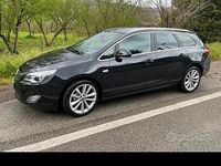 Usata Opel Astra 120 CV (88 kW) 2012 Nero Station wagon