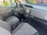 Usata Toyota Yaris Hybrid Business Edition 73 CV (53 kW) 2015 Argento Berlina