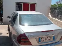 Usata Mercedes E270 177 CV (130 kW) 2003 Grigio Berlina