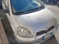Second-hand Toyota Yaris 86 CP (63 kW) 2000 Gri Berlinǎ