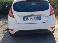 Usata Ford Fiesta 68 CV (50 kW) 2012 Bianco Utilitaria