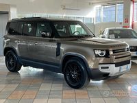 Usata Land Rover Defender SE Dynamic 200 CV (147 kW) 2021 Gondwana stone gloss SUV