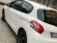 Usata Peugeot 208 Active 68 CV (50 kW) 2014 Bianco Utilitaria
