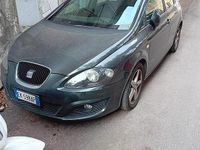 Usado Seat Leon 105 HP (77 kW) 2011 Cinzento Sedan
