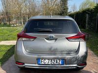 Usata Toyota Auris Hybrid Active 99 CV (72 kW) 2016 Grigio Berlina