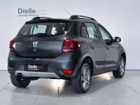 Usata Dacia Sandero Lauréate 90 CV (66 kW) 2017 Gris comete SUV