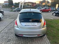 Usata Lancia Ypsilon Platinum 69 CV (50 kW) 2016 Argento Utilitaria