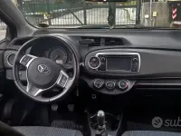 Usata Toyota Yaris 69 CV (50 kW) 2012 Grigio Utilitaria