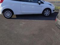 Usata Ford Fiesta 75 CV (55 kW) 2015 Bianco Utilitaria