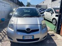 Usata Toyota Yaris Sol 100 CV (73 kW) 2009 Grigio Berlina