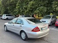 Usata Mercedes C200 116 CV (85 kW) 2002 Grigio Berlina